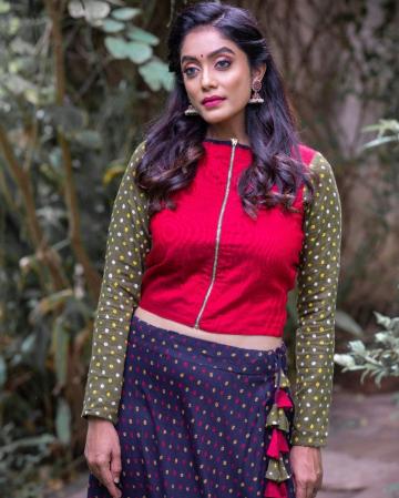  Abhirami Venkatachalam was spotted in this outfit from Ekanta Studio, but we're yet to decide if it is pretty