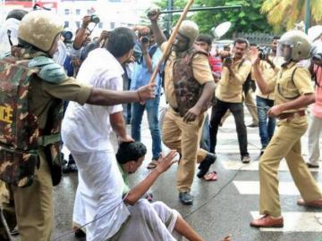 Opposition walks into Assembly with bloody clothes; KSU Kerala education bandh a success - Daily news Opposition walks into Assembly with bloody clothes; KSU Kerala education bandh a success - Daily news