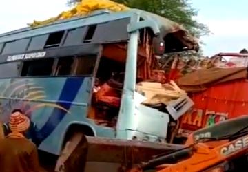 பேருந்து - லாரி நேருக்கு நேர் மோதி 15 பேர் பலி - Daily news