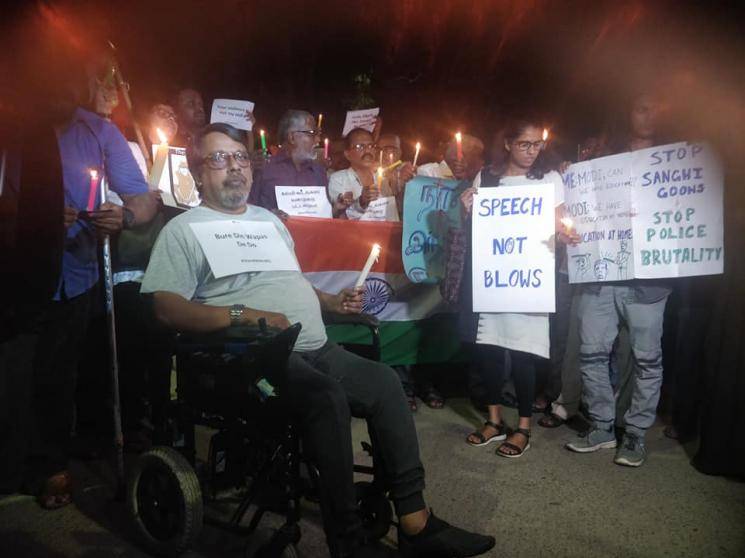 Protests in Chennai, Kochi condemning JNU attack - Daily news Protests in Chennai, Kochi condemning JNU attack - Daily news