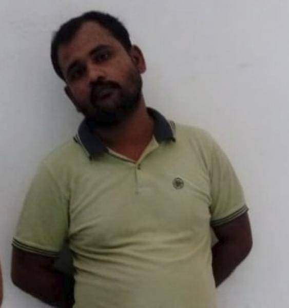 Kerala villagers, policemen chase down burglar gang leader  - 