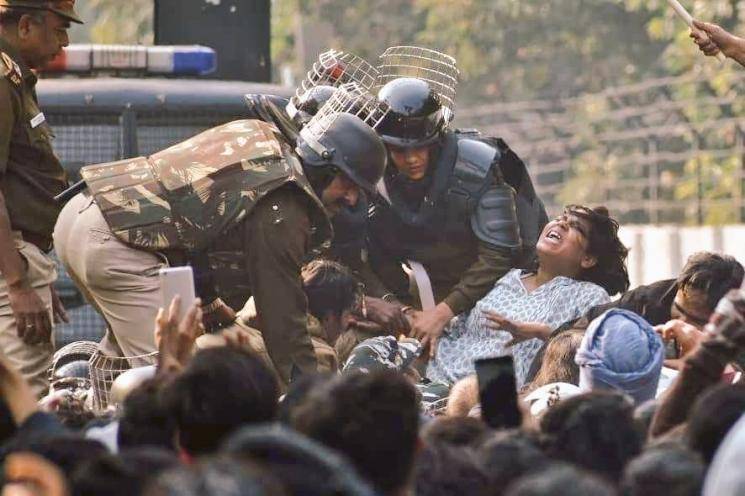 Delhi Cops attack students of Jamia Milia again - Daily news Delhi Cops attack students of Jamia Milia again - Daily news
