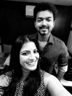 Varalaxmi Sarathkumar and Thalapathy Vijay in Sarkar