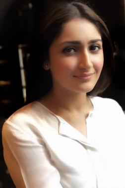 Sayyeshaa at Suriya 37 shooting spot