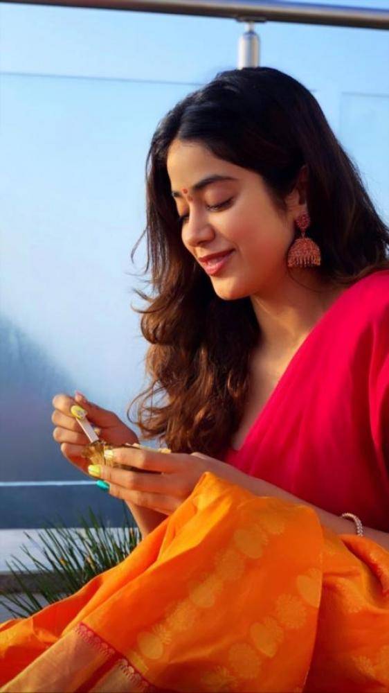 Janhvi Kapoor - Photos Stills Images Janhvi Kapoor - Photos Stills Images