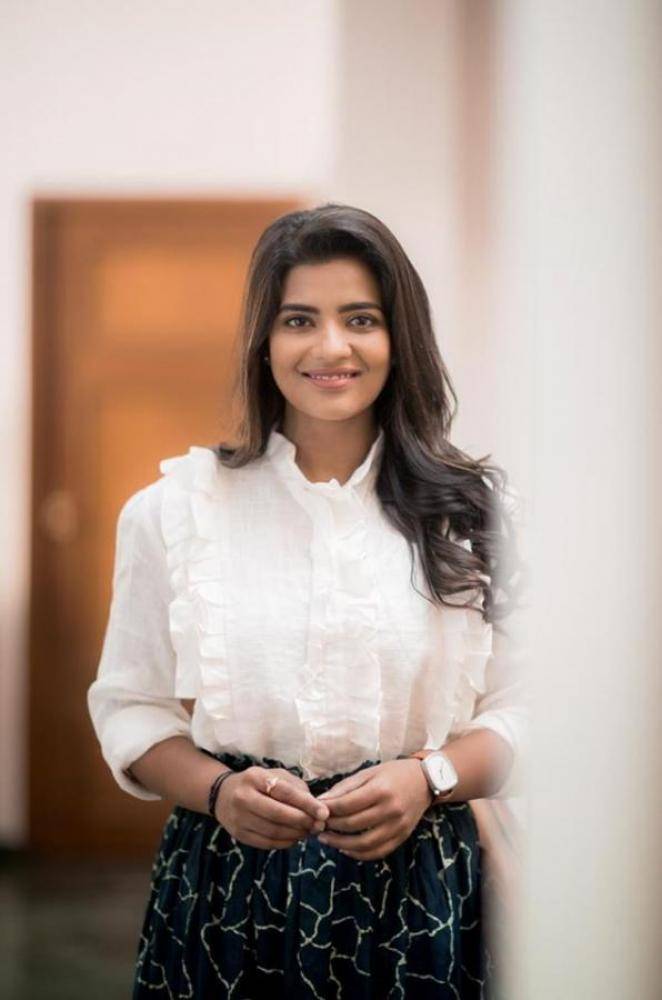 Aishwarya Rajesh - Photos Stills Images Aishwarya Rajesh - Photos Stills Images