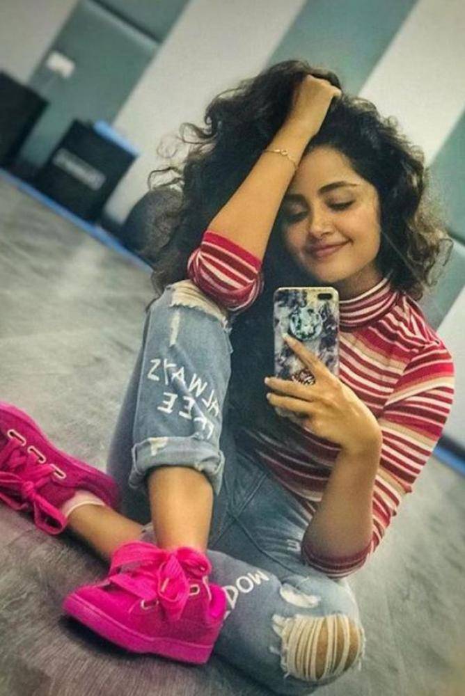 Anupama Parameswaran - Photos Stills Images Anupama Parameswaran - Photos Stills Images