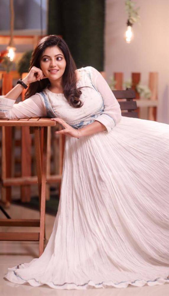 Athulya Ravi - Photos Stills Images Athulya Ravi - Photos Stills Images