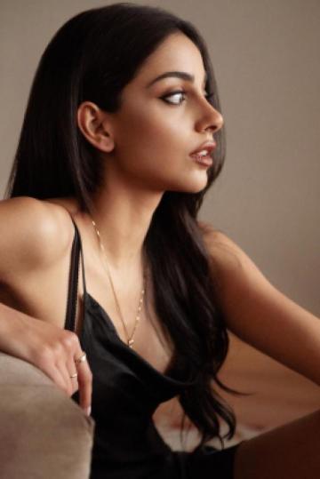 Banita Sandhu - Photos Stills Images Banita Sandhu - Photos Stills Images