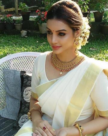 Deeksha Panth - Photos Stills Images Deeksha Panth - Photos Stills Images
