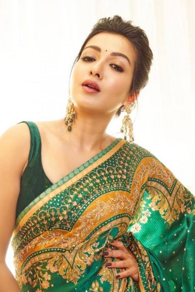 Catherine Tresa - Photos Stills Images Catherine Tresa - Photos Stills Images
