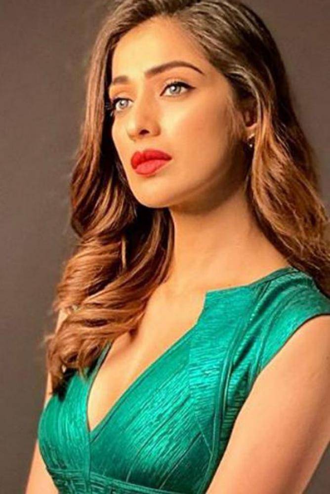 Raai Laxmi - Photos Stills Images Raai Laxmi - Photos Stills Images