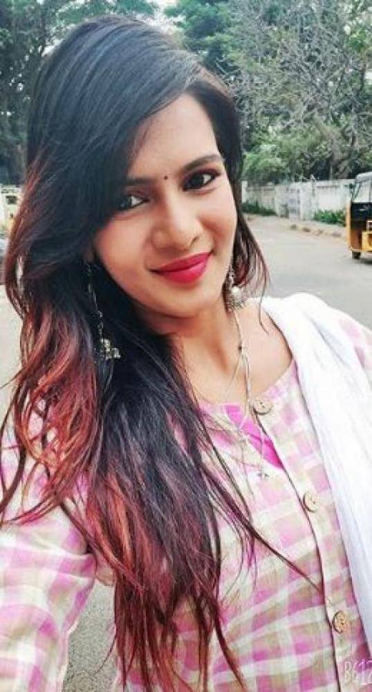 Meera Mitun - Photos Stills Images Meera Mitun - Photos Stills Images