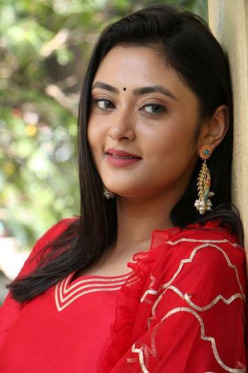 Megha Chowdhury - Photos Stills Images Megha Chowdhury - Photos Stills Images