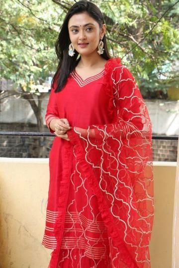 Megha Chowdhury - Photos Stills Images Megha Chowdhury - Photos Stills Images
