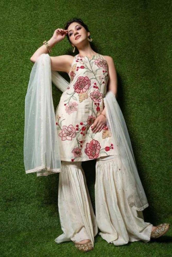 Mehreen Pirzada - Photos Stills Images Mehreen Pirzada - Photos Stills Images