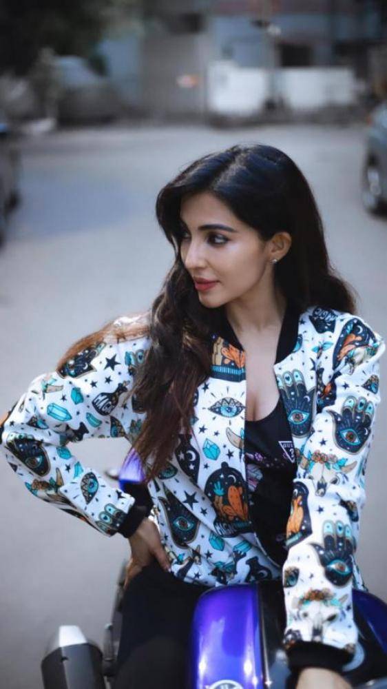 Parvatii Nair - Photos Stills Images Parvatii Nair - Photos Stills Images