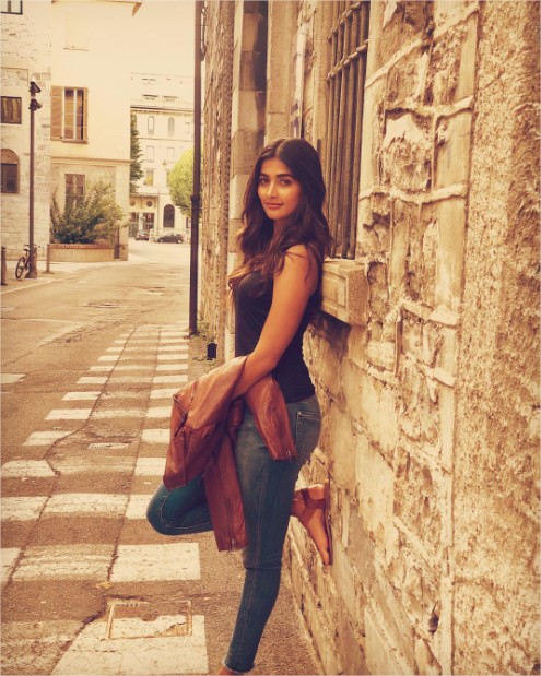 pooja-hegde-375.jpg