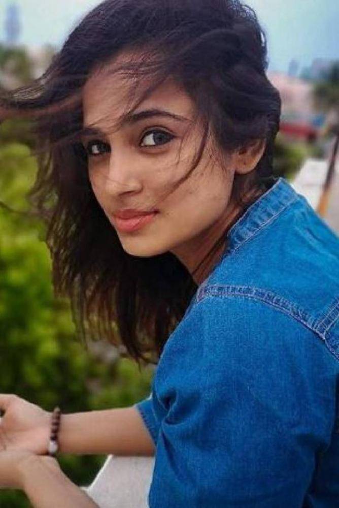 Ramya Pandian - Photos Stills Images Ramya Pandian - Photos Stills Images