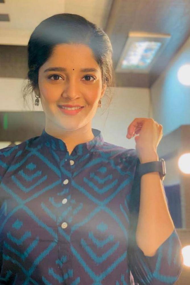 Ritika Singh - Photos Stills Images Ritika Singh - Photos Stills Images