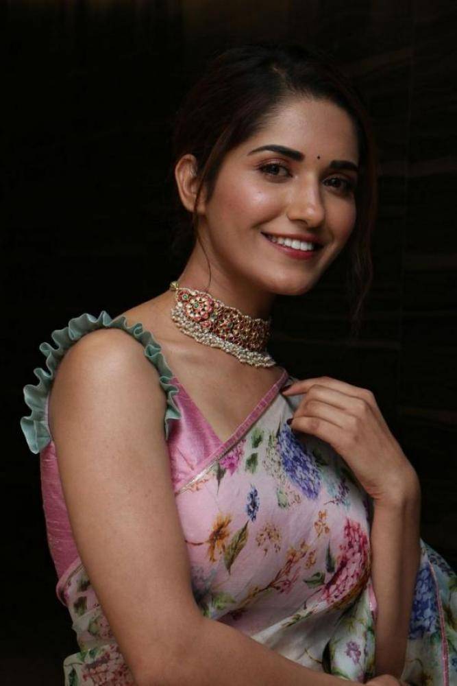 Ruhani Sharma - Photos Stills Images Ruhani Sharma - Photos Stills Images