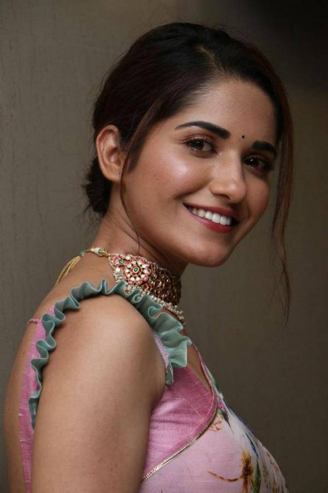 Ruhani Sharma - Photos Stills Images Ruhani Sharma - Photos Stills Images