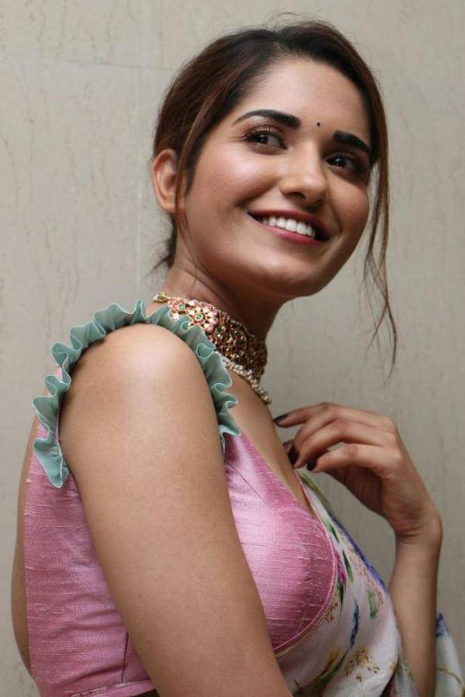 Ruhani Sharma - Photos Stills Images Ruhani Sharma - Photos Stills Images