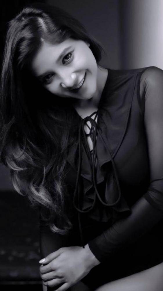 Sakshi Agarwal - Photos Stills Images Sakshi Agarwal - Photos Stills Images