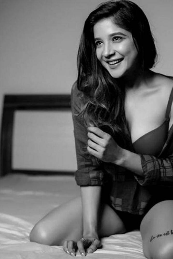 Sakshi Agarwal - Photos Stills Images Sakshi Agarwal - Photos Stills Images