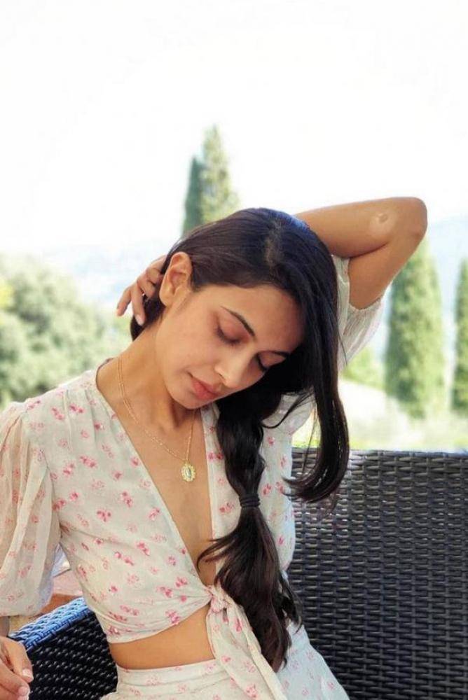 Sarah Jane Dias - Photos Stills Images Sarah Jane Dias - Photos Stills Images