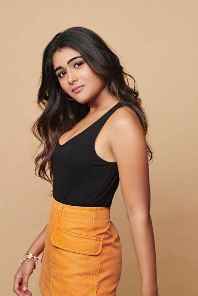 Shalini Pandey - Photos Stills Images Shalini Pandey - Photos Stills Images