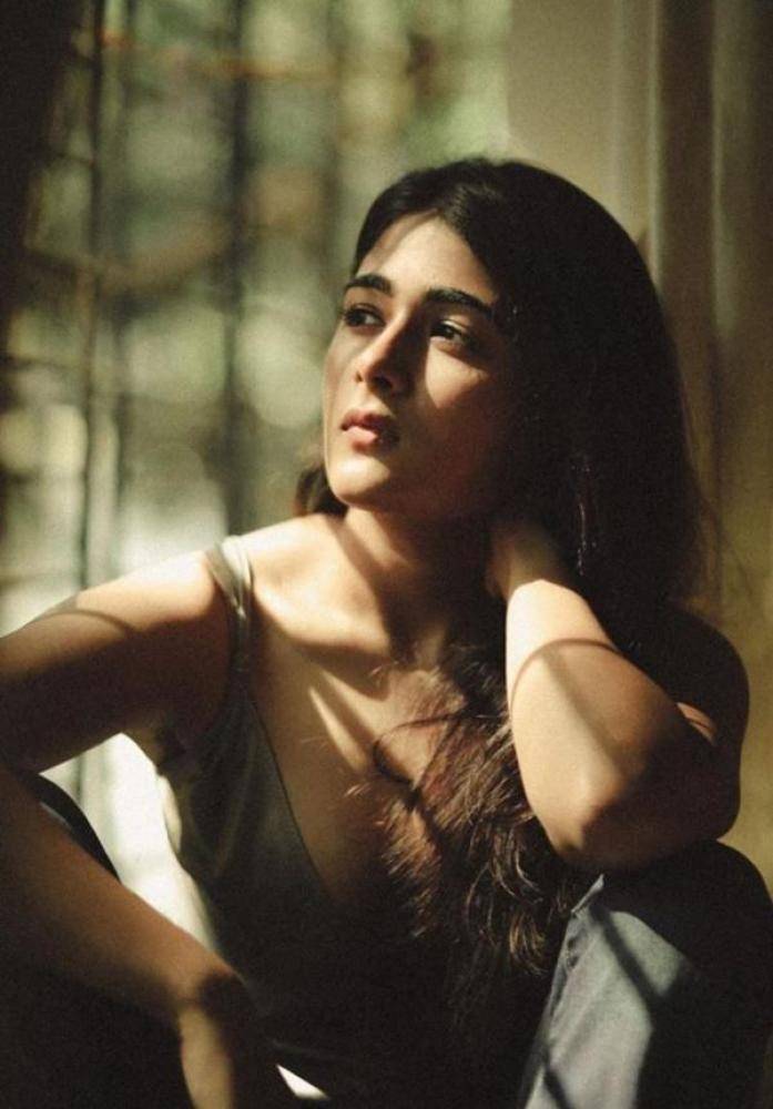 Shalini Pandey - Photos Stills Images Shalini Pandey - Photos Stills Images