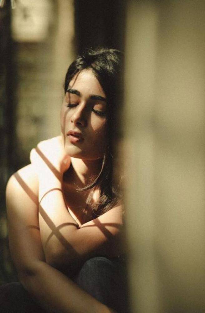 Shalini Pandey - Photos Stills Images Shalini Pandey - Photos Stills Images