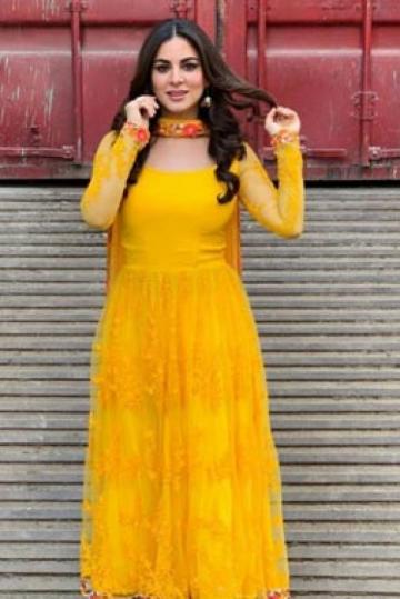 Shraddha Arya - Photos Stills Images Shraddha Arya - Photos Stills Images