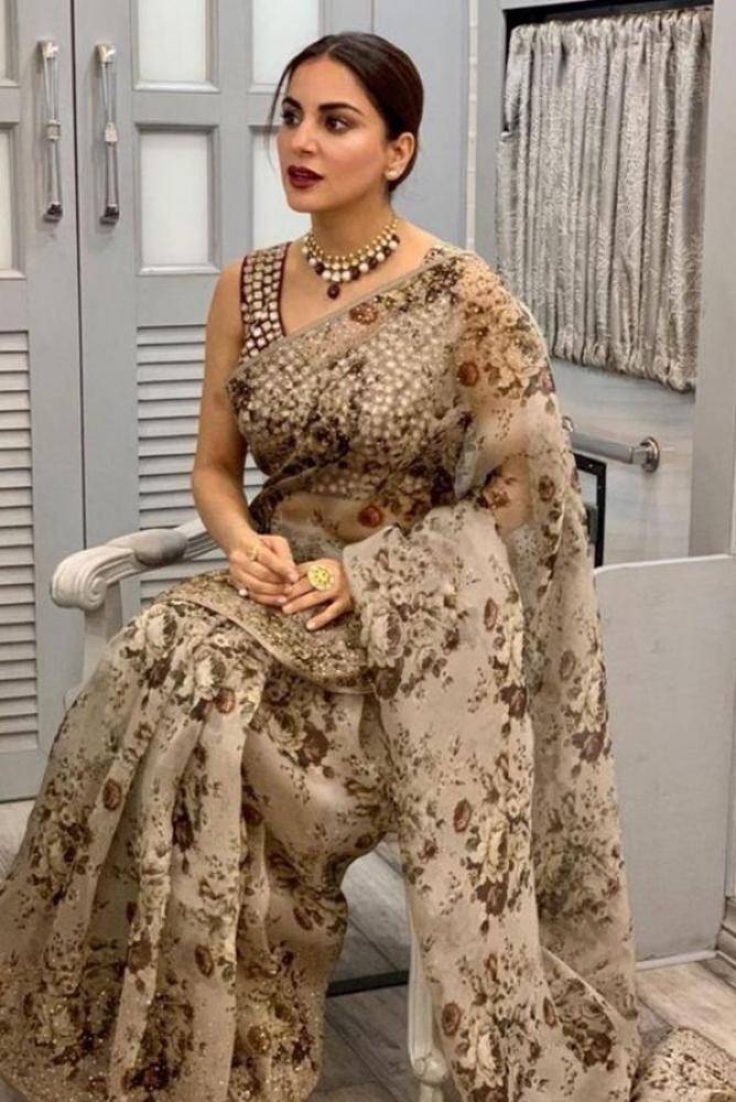 Shraddha Arya - Photos Stills Images Shraddha Arya - Photos Stills Images
