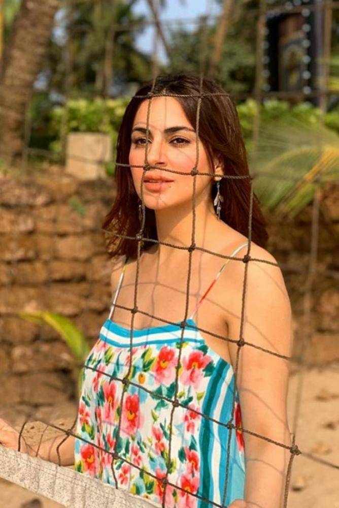 Shraddha Arya - Photos Stills Images Shraddha Arya - Photos Stills Images