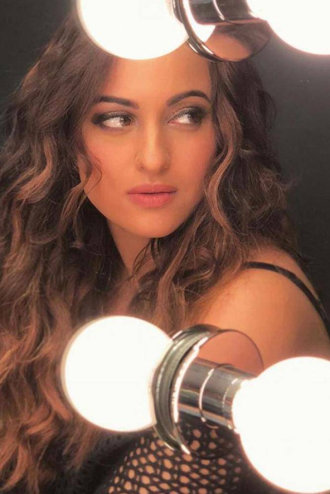 Sonakshi Sinha - Photos Stills Images Sonakshi Sinha - Photos Stills Images