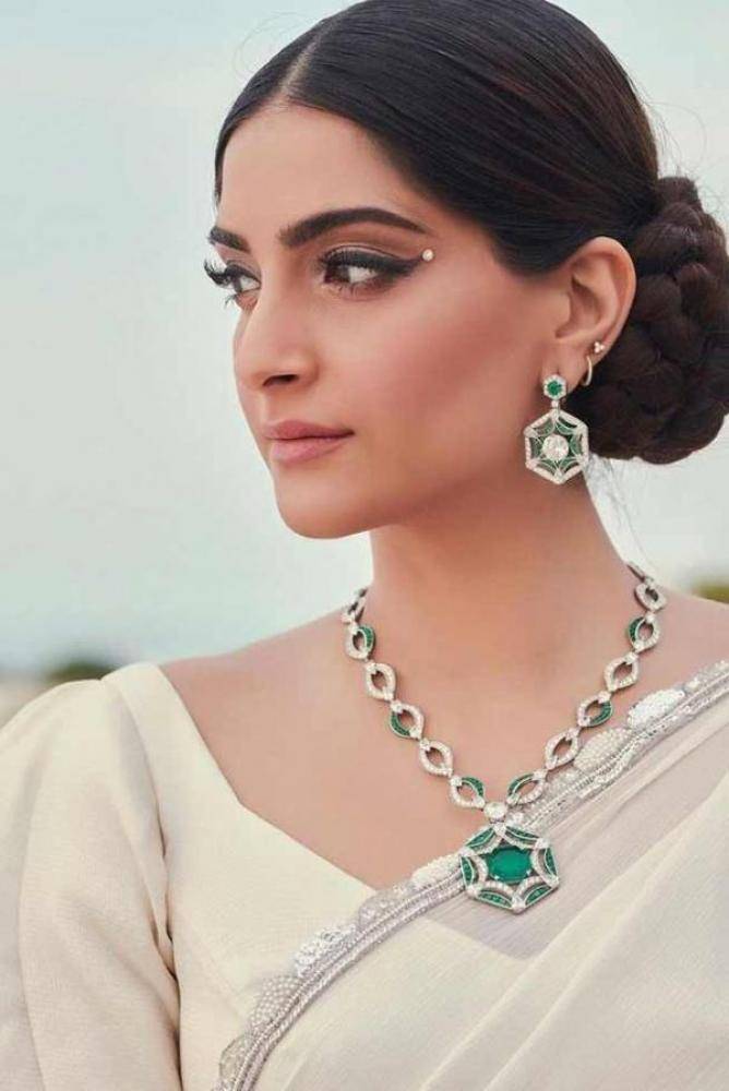 Sonam Kapoor - Photos Stills Images Sonam Kapoor - Photos Stills Images