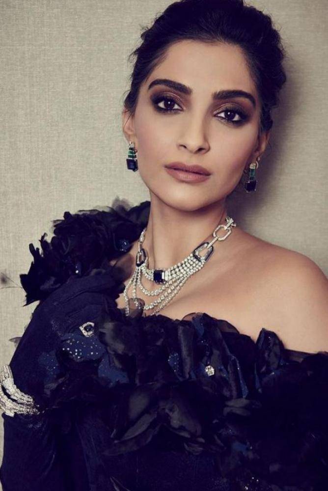 Sonam Kapoor - Photos Stills Images Sonam Kapoor - Photos Stills Images