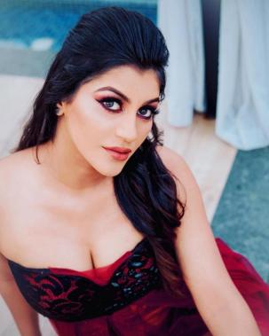 Yashika Aannand Yashika Aannand