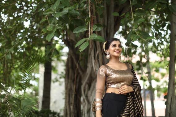 Yashika Aannand Yashika Aannand
