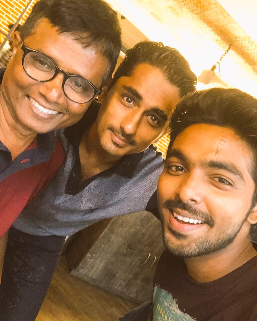 Siddharth, G V Prakash and director Sasi for Sivappu Manjal Pachai