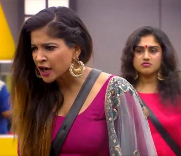 Sakshi Shouting Losliya For Her Behaviour 