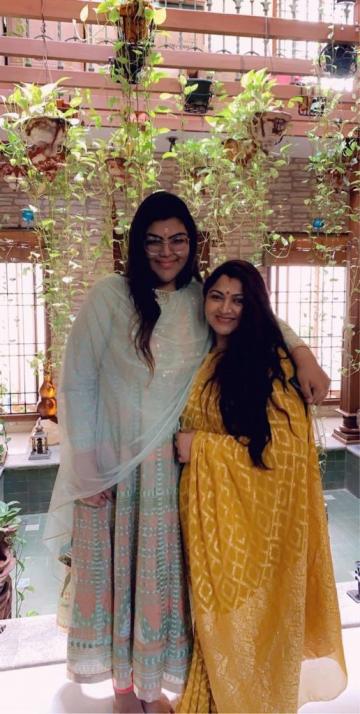 Khushbu with daughter Anandita