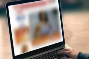 Bangalore Nude pose on video calling police Case 