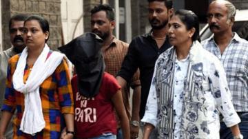 mumbai murder for 19 old girl 16 year old boy love affair Issue