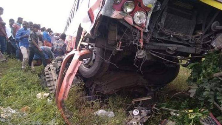 four poeple dead in Ulundurpettai after car collision with bus