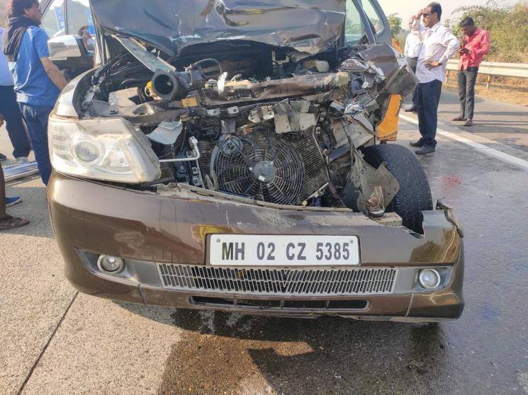 Shaban Azmi car accident Javed Akthar Mumbai Pune Express Highway