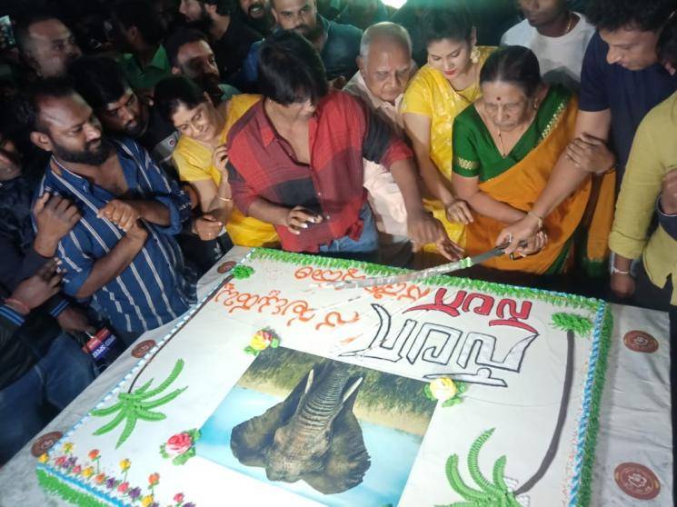 Kannada actor Duniya Vijay birthday cake cutting using knife Karnataka police send legal notice 1