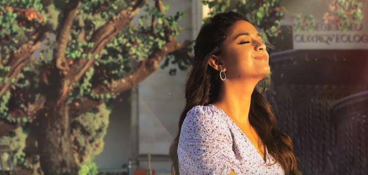 745px x 354px - Keerthy Suresh Miss India Theme Song Lyric Video S Thaman Netflix | Galatta